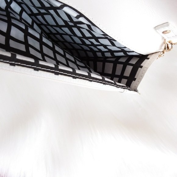 Halogen Multi-Compartment Small Purse Light Green - Picture 8 of 9